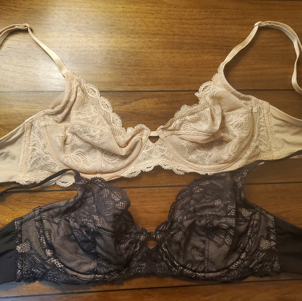 2 CALVIN KLEIN BRAS 32D IN GOOD CONDION